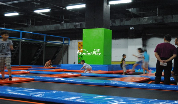 05-3Large indoor trampoline playground