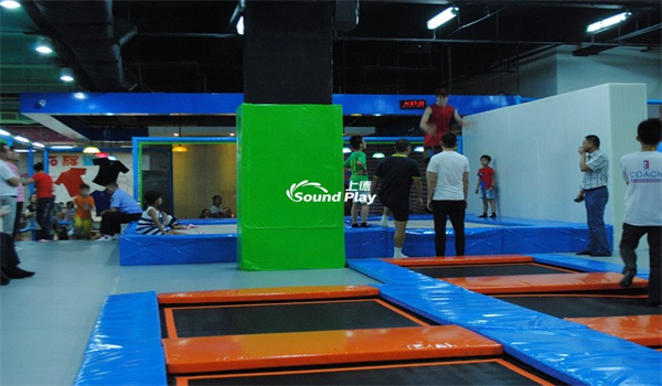 Sound Play Large indoor trampoline playground China's extreme sports