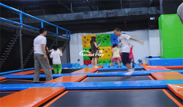 Sound Play Large indoor trampoline playground China's extreme sports