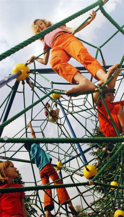 28-5Rope net climbing